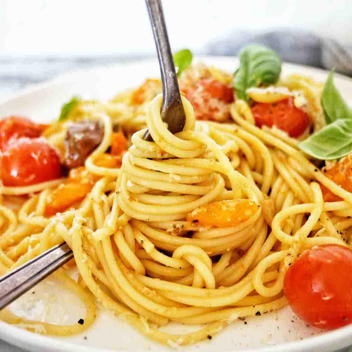 Burst Cherry Tomato Pasta - Sweet Caramel Sunday