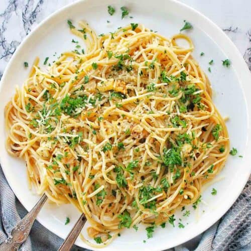 Garlic Spaghetti (Super quick, easy recipe!) | Sweet Caramel Sunday