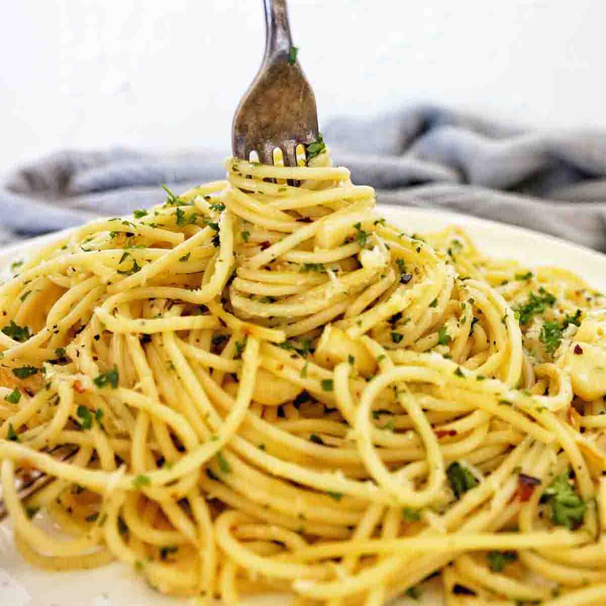 Garlic Spaghetti Recipe: How to Make It