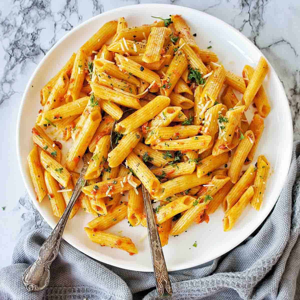 Insanely Easy Instant Pot Pasta with Jar Sauce - Sweet Caramel Sunday