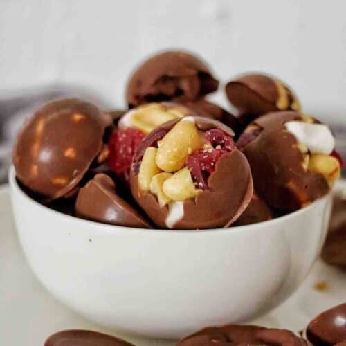 https://sweetcaramelsunday.com/wp-content/uploads/Rocky-Road-Chocolates-190-500x500.jpg