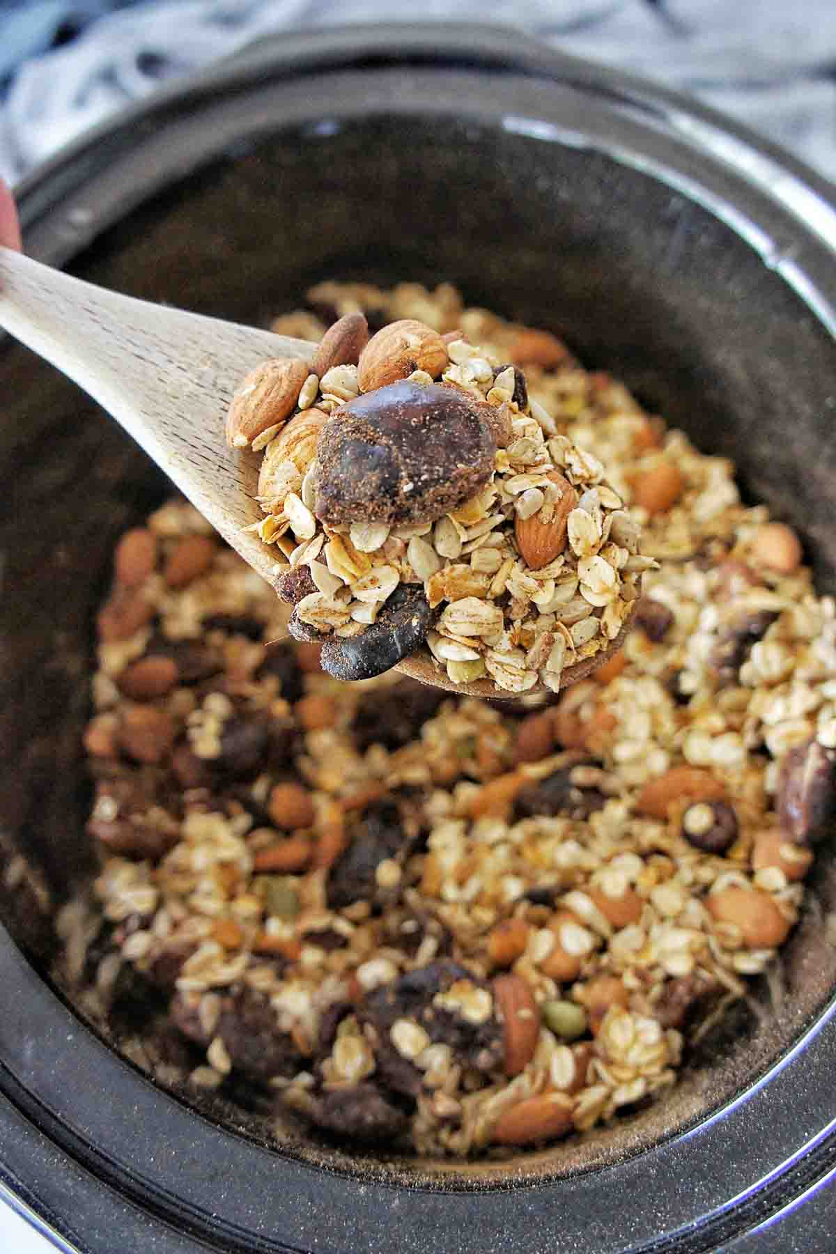 Slow Cooker Granola | Sweet Caramel Sunday