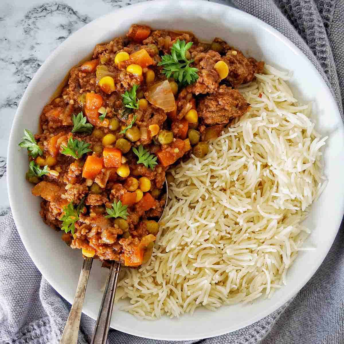 Slow Cooker Savoury Mince (So Easy It Cooks Itself!) - Sweet Caramel Sunday