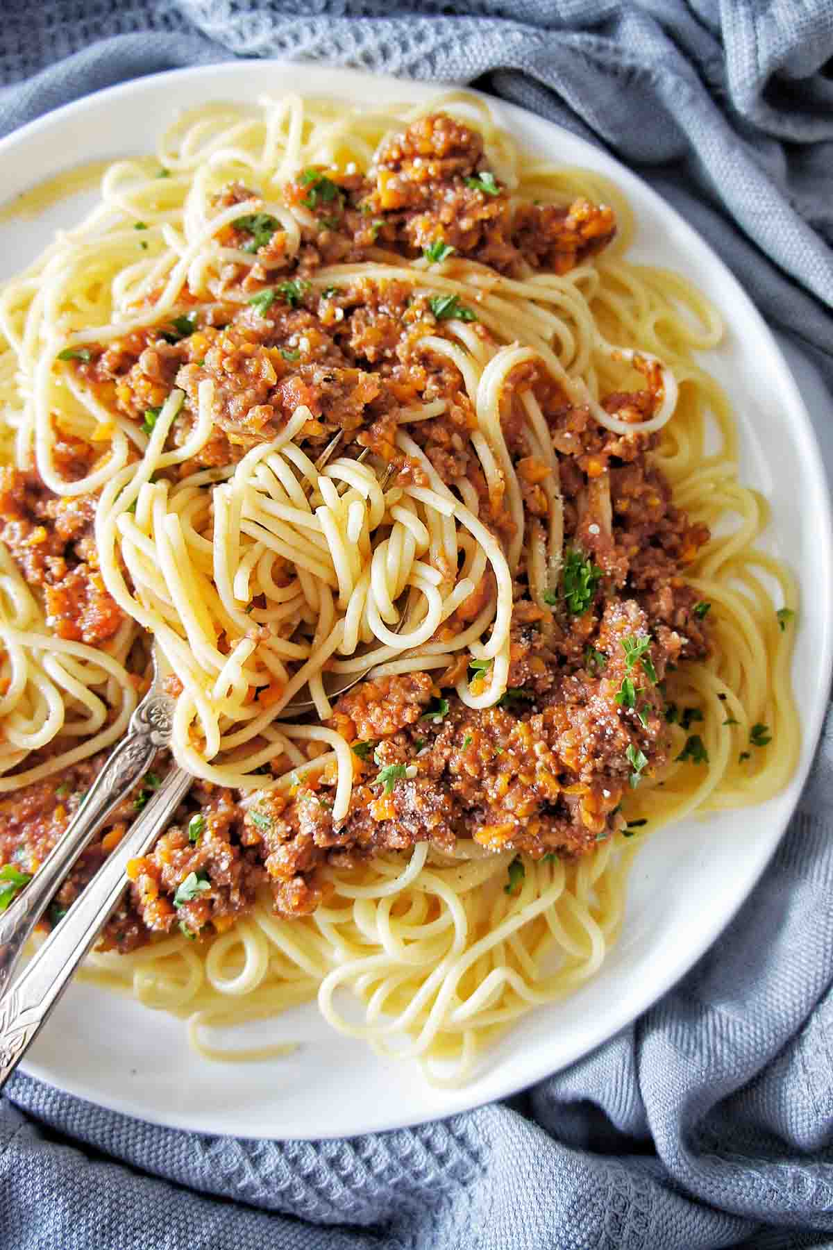 Slow Cooker Spaghetti Bolognese | Sweet Caramel Sunday